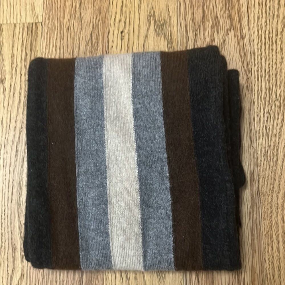 AMICABLE 100% CASHMERE SCARF - Picture 5 of 5